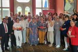 Oberbürgermeister mit den Mitgliedern der bedachten Brandenburger Vereine.