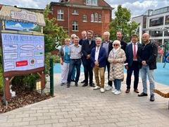 Gruppenbild mit Sponsoren.