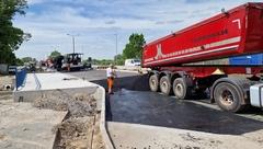 Asphalt erstreckt sich über die Potsdamer Straße.