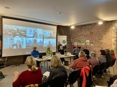 Zur Podiumsdiskussion wurden Referentinnen übers Internet zugeschaltet.