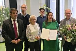 Dr. Manja Schüle brachte persönlich einen wichtigen Bescheid in die Stadt.