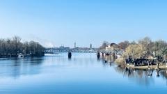 Die alte Brücke von der neuen Brücke aus betrachtet.