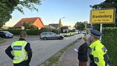 Am ersten Schultag hatten sich Susanne Fischer, Mathias Lorek und Florian Pletzzur Sicherheit in die Göttiner Landstraße gestellt.