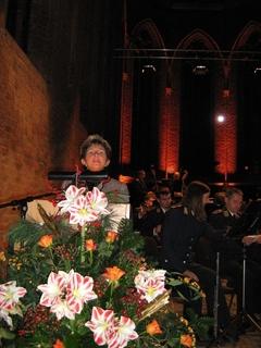 Die Oberbürgermeisterin begrüßt die Konzertbesucher