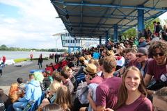 volle Tribünen auf der Regattastrecke