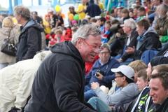 immer noch ohne grünen Pulli, aber mit Spaß dabei: Christoph Biemann