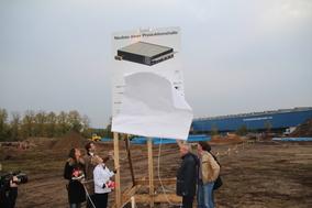 Bauschild enthüllt