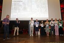 Die sieben besten Abiturienten.