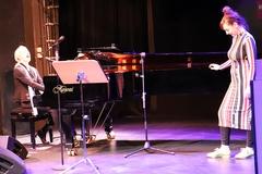 Musikalische Beiträge von Katharina Burges und Sarah Pieper eröffneten den Abend.