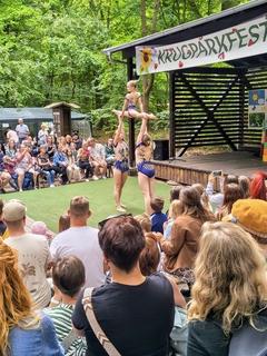 Akrobaten des Borussia Brandenburg e. V. auf der Waldbühne