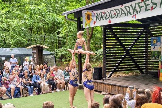 Akrobaten des Borussia Brandenburg e. V. auf der Waldbühne