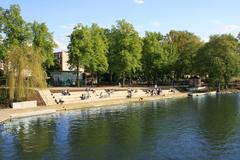 Besucher am Heinrich-Heine-Ufer