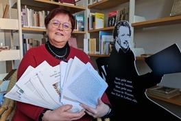 Fouqué-Bibliothek-Direktorin Cornelia Stabrodt mit dem diesjährigen Märchensegen.