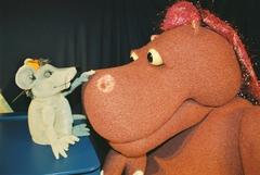 Das Holzwurmtheater zeigt das Stück „Rosa Zahnfleisch“.