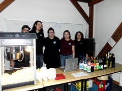entspannter Filmabend in der Technischen Hochschule, unterstützt vom Organisationsteam