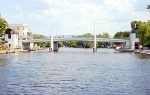 Die Jahrtausendbrücke über der Havel