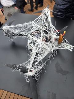 Eine eingefangene Drohne.