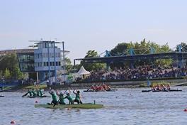 Die Tribüne mit Zielturm