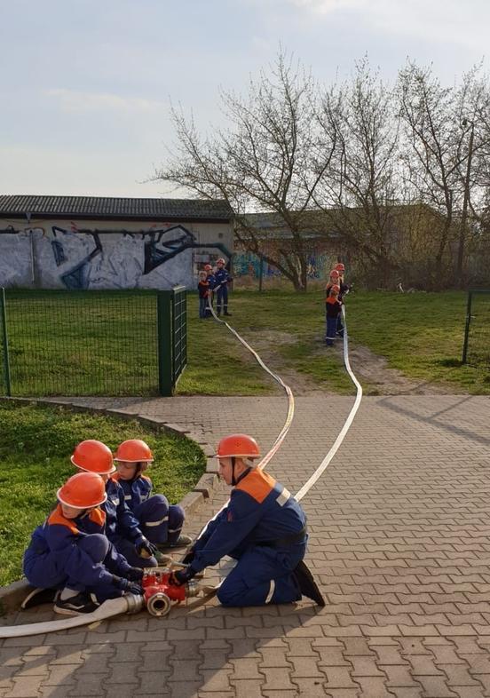 Die Jugendgruppe der Freiwilligen Feuerwehr aus Brandenburg an der Havel zeigt bei uns ihre Fertigkeiten und lädt zum Mitmachen ein (Foto: Freiwillige Feuerwehr Brandenburg an der Havel)