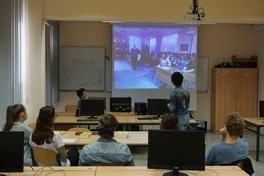 Erfolgreicher Übersetzungswettbewerb zwischen dem Bertolt-Brecht-Gymnasium und russischer Partnerschule per Videokonferenz