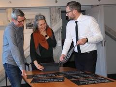 Bürgermeister Michael Müller mit Natalie Preißler (Bereich Öffentlichkeitsarbeit) und Tiefbauamtsleiter Christian Fuß bei der Abstimmung.
