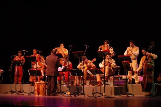Europäische Klassik auf lateinamerikanischen Instrumenten