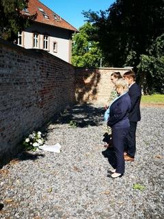 Zum Gedenken an die Opfer der Euthanasie-Morde wurde ein Kranz niedergelegt.