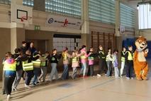 Polonaise in der Turnhalle.