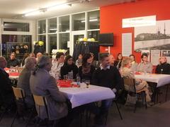 Vertreter von 20 Vereinen, Organisationen und Einrichtungen freuen sich über eine MBS-Spende.