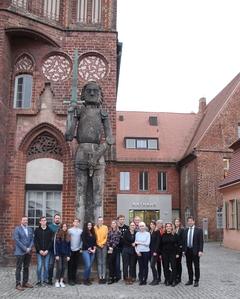 Gruppenbild vor dem Altstädtischen Rathaus