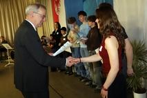 Staatssekretär Fischer bei der Preisübergabe.