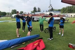 Teambesprechung vor dem Regattastart