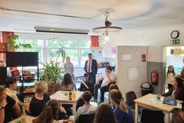 Oberbürgermeister Steffen Scheller und die Kinder- und Jugendbeauftragte Janne Engeleiter diskutierten mit den Jugendlichen.