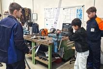 Das Wasserstraßen- und Schifffahrtsamt Spree-Havel kombinierte handwerkliche Aufgaben wie zum Beispiel das Metallbiegen.