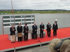 Uwe Philipp und Klaus-Dieter Preuß (1.+2.v.r.) bei der Abschlusszeremonie der Kanu-EM 2013 in Portugal.