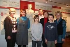 Erinnerungsfoto nach der Vertragsunterzeichnung