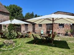 Eine Außenansicht des Hofcafés