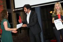 Ein Heidelberg-Vertreter bei der Übergabe des Preises.