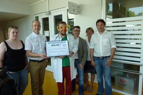Spendenscheck übergeben