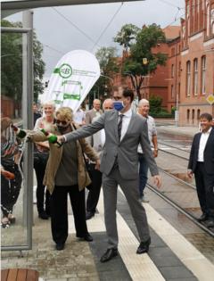 "Sekt-Dusche" für die neue VBBr-Haltestelle an der THB