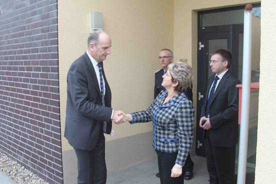 Innenminister besucht Regionalleitstelle Brandenburg