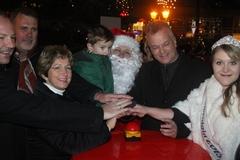 Gemeinsames Einschalten der Weihnachtstannenbeleuchtung