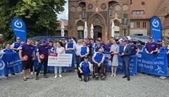 Einen Spendenscheck gab es von der Pape-Pflegegemeinschaft.