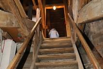 Steiler Aufstieg zum Dachboden.