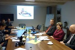 Die Organisatoren stellen das Projekt "Eislaufbahn" vor