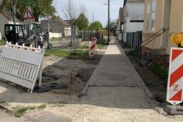 Die Bauarbeiten am Gehweg in Schmerzke kommen gut voran.