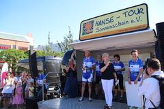 Oberbürgermeisterin Dr. Dietlind Tiemann begrüßt auf dem Neustädtischen Markt die Teilnehmer und Gäste.