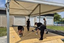 Die Aufbauarbeiten laufen auf Hochtouren.