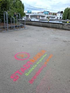 Auf Brandenburgs Radwegen wird seit gestern an einigen Stellen auf die Aktion hingewiesen.
