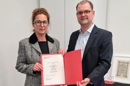 THB-Präsident Prof. Dr. Andreas Wilms hat Dr. Cornelia Müller zur Honorarprofessorin ernannt.